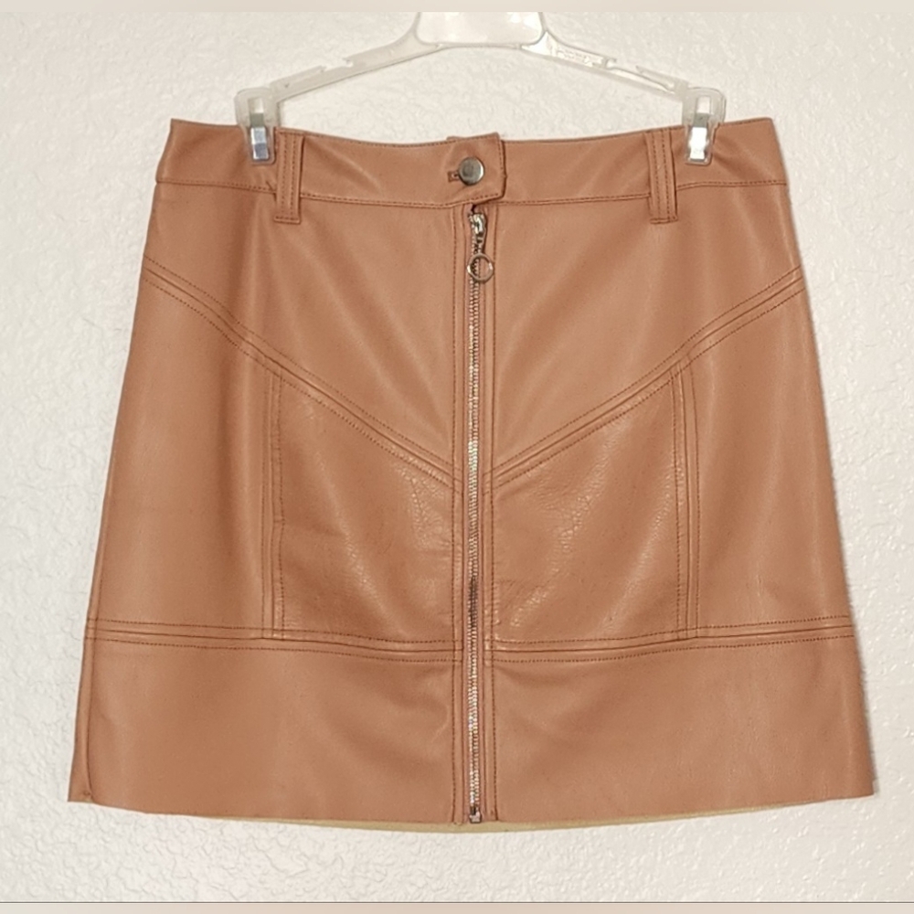 River Island UK, Faux Leather Pale Pink Zip Up Mini Skirt.  Size US 8  UK 12